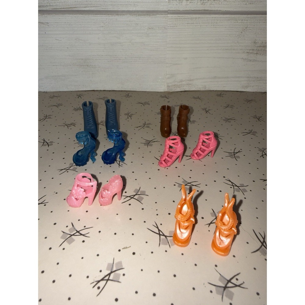 Set Of 6 Pairs Of Barbie‎ Doll Shoes Pre-owned Mattel